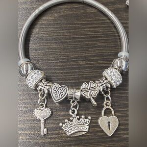 Elegant Stretch Silver Charm Bracelet with Heart and Crown